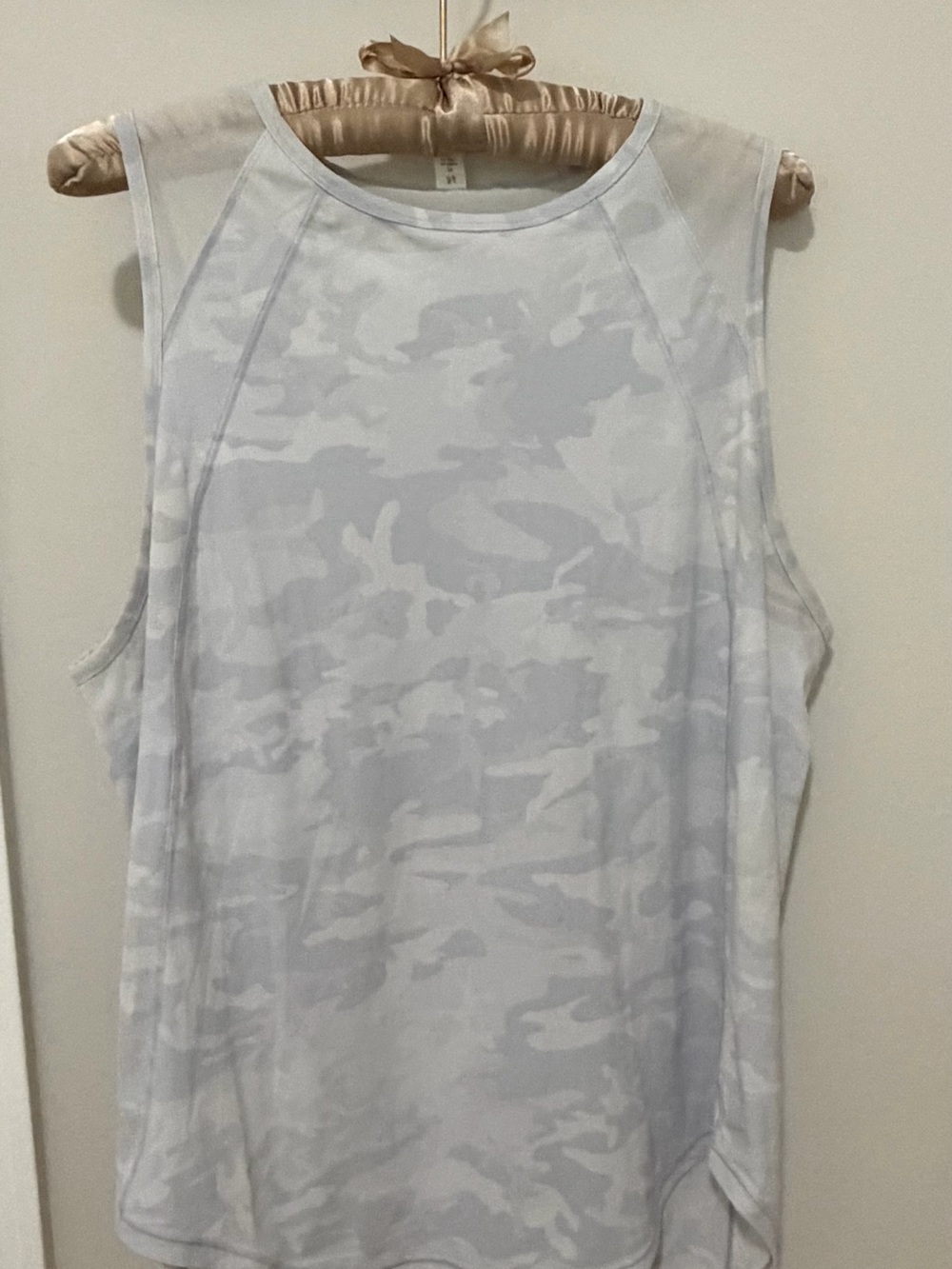 Lululemon relaxed tank in light gray camo. Good condition. Size 10.
